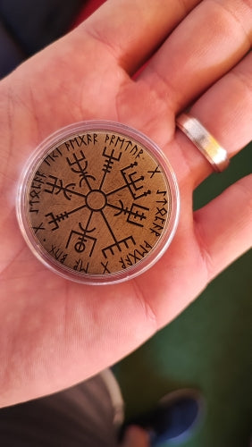Nordic Viking Coin Vegvisir Guidepost Compass with prestigious case