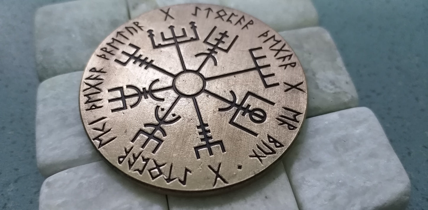 Nordic Viking Coin Vegvisir Guidepost Compass with prestigious case